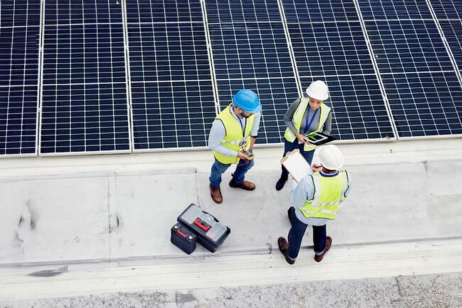 Scopri come la norma CEI TS 82-89 ottimizza la sicurezza antincendio negli impianti fotovoltaici, con protocolli di prova e criteri chiari